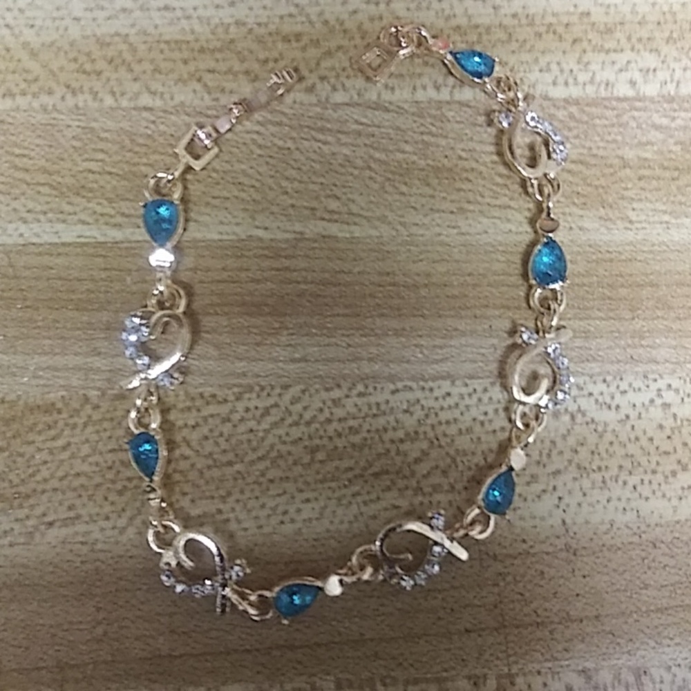 Trendy  lady's  heart 18k Gold plated Bracelets.